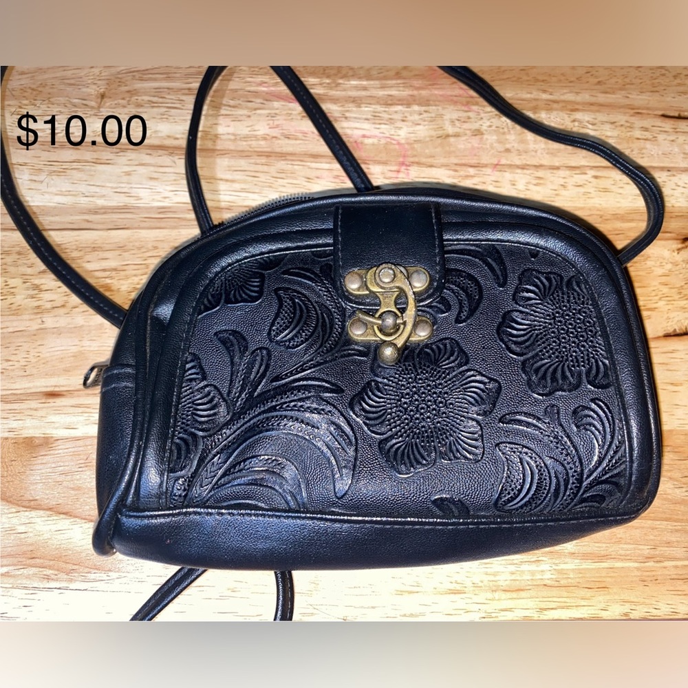 Purses - Picture 2 of 5